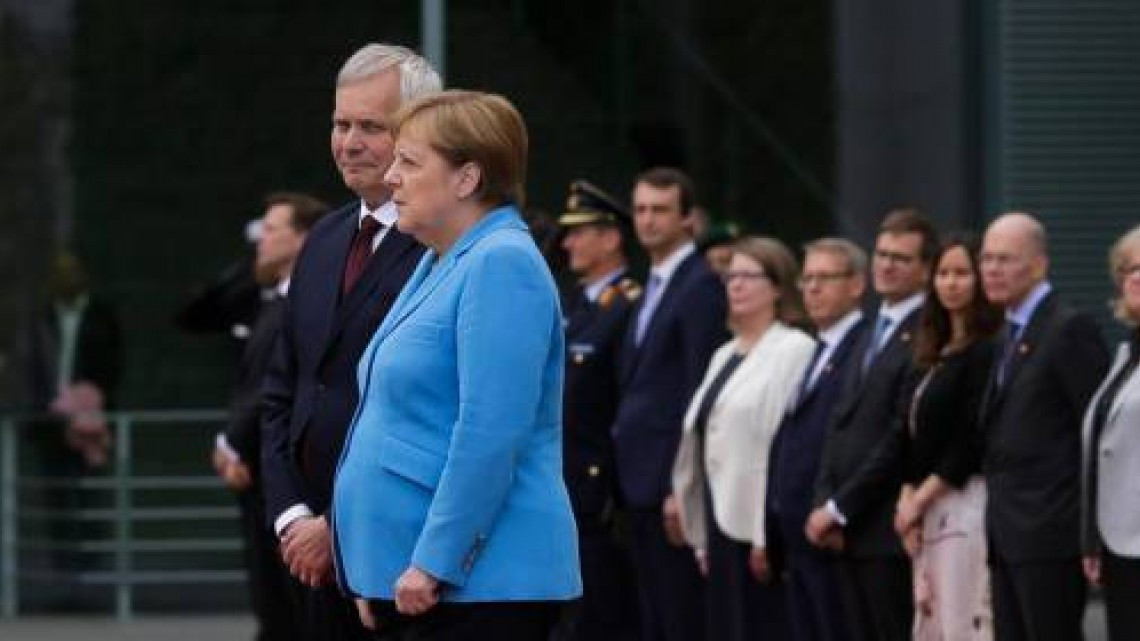Angela Merkel sufre temblores por tercera vez en acto oficial