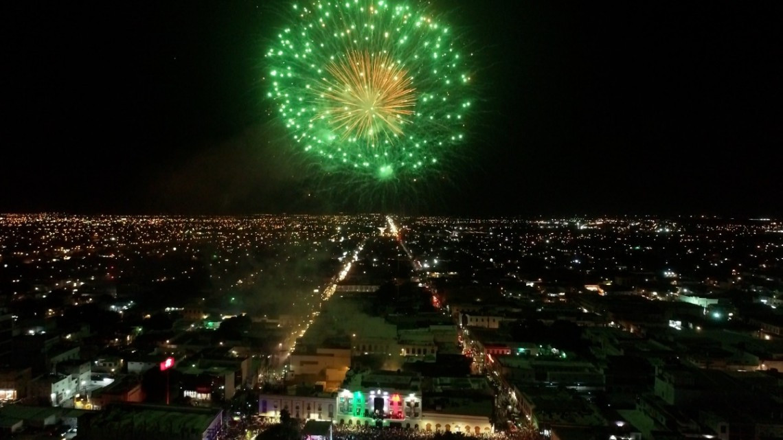 Alcalde Mario López da el Grito de Independencia