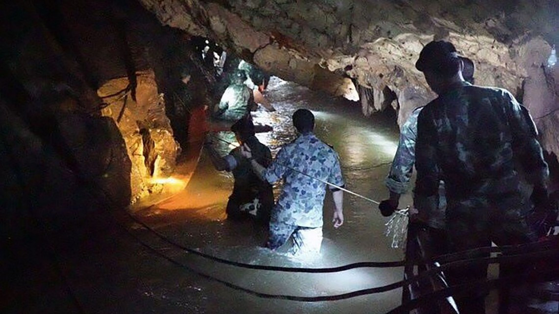 Tormenta amenaza el rescate de los 12 niños y su entrenador