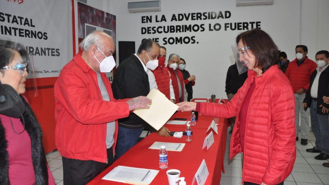 Realiza PRI preregistro de aspirantes a diputados; espera turno segundo bloque a alcaldes 