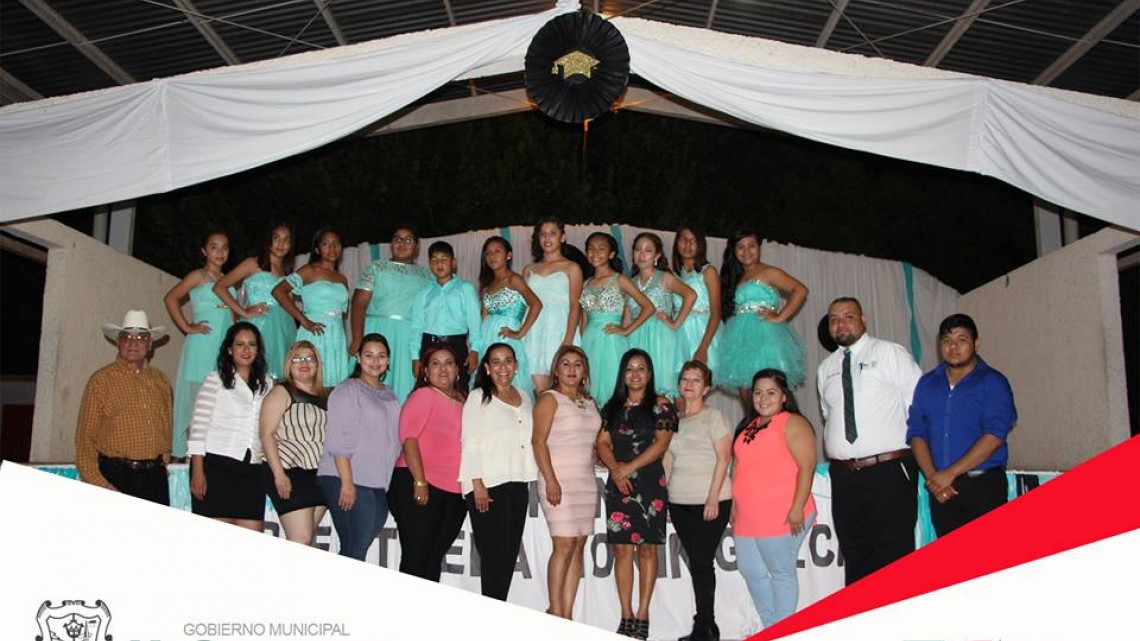 Acude alcaldesa a graduación de escuela primaria