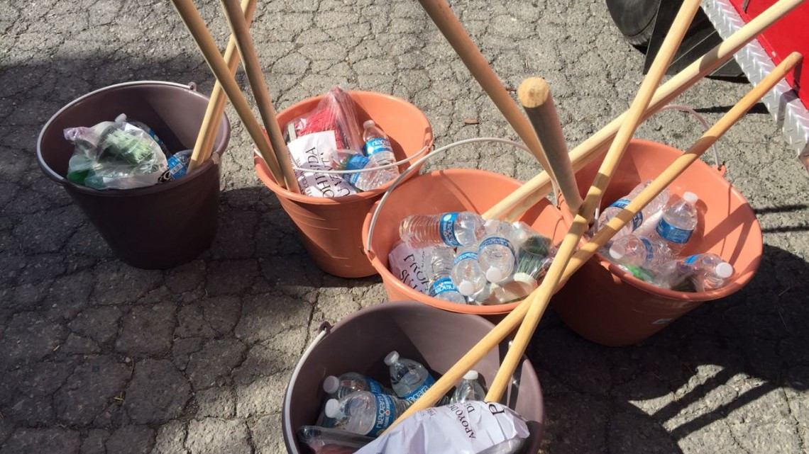 Reparten kits de limpieza y despensas a familias afectadas por inundaciones