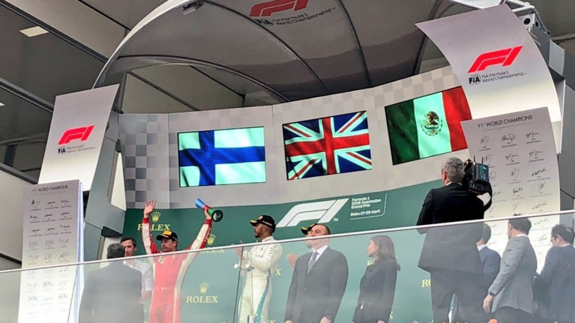 Sergio Pérez se lleva el tercer lugar en el podio de Azerbaiyán