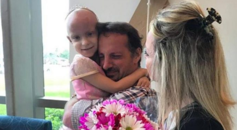 Pequeña logra vencer al cáncer, y así lo celebra