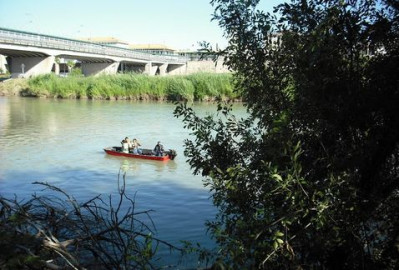 Rescatan a cinco guatemaltecos en el Río Bravo