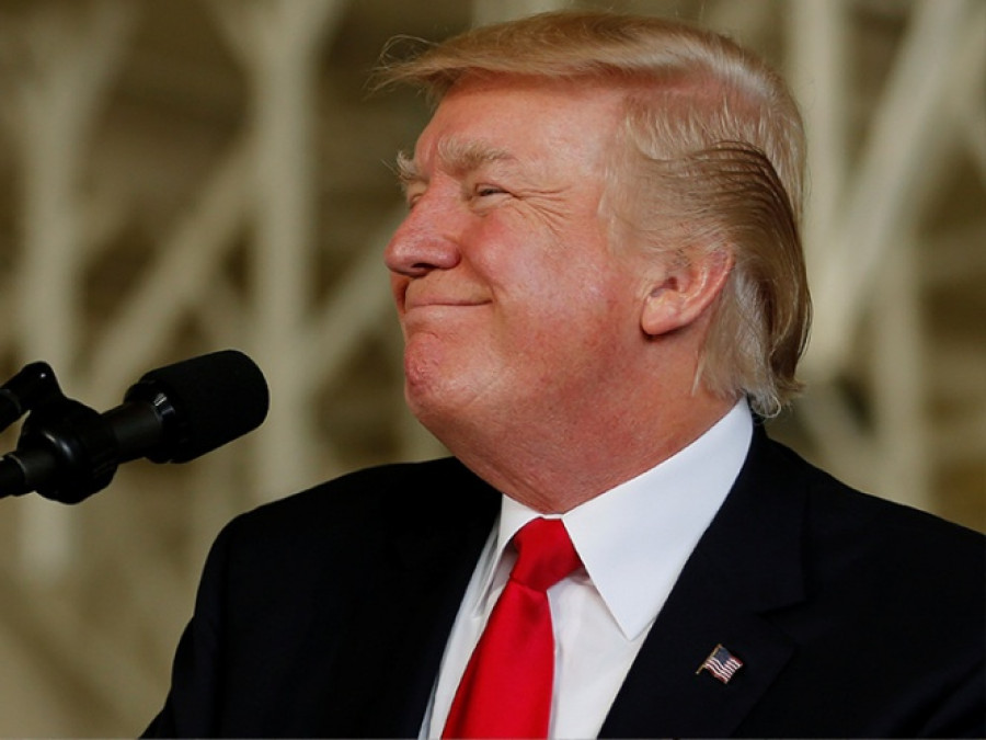 Cancela Trump aumentos salariales a trabajadores federales