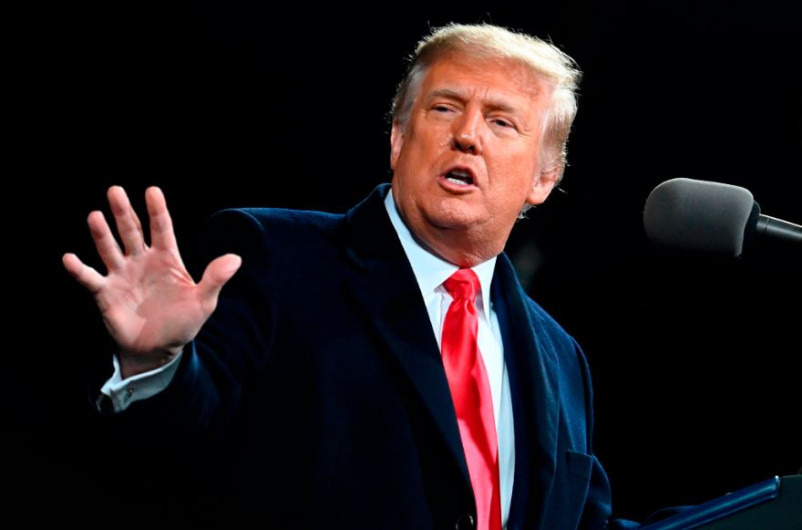 Indulta Trump a padre de Kushner y a varios ex colaboradores