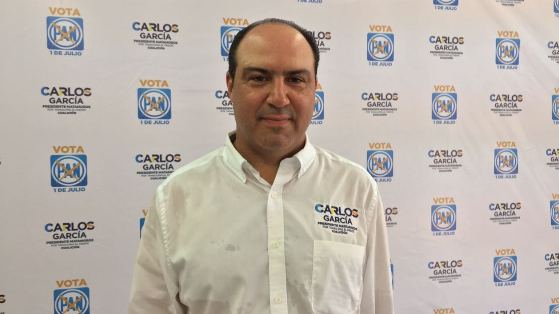 Propone Carlos García pavimentar calles con concreto hidráulico