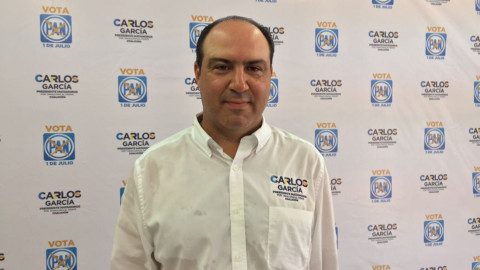 Propone Carlos García pavimentar calles con concreto hidráulico