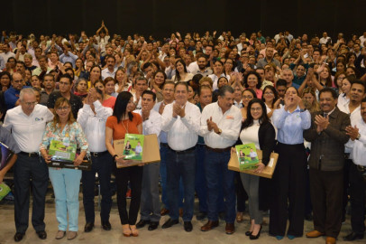 Personal al Servicio de la Educación son beneficiados con equipos de cómputo