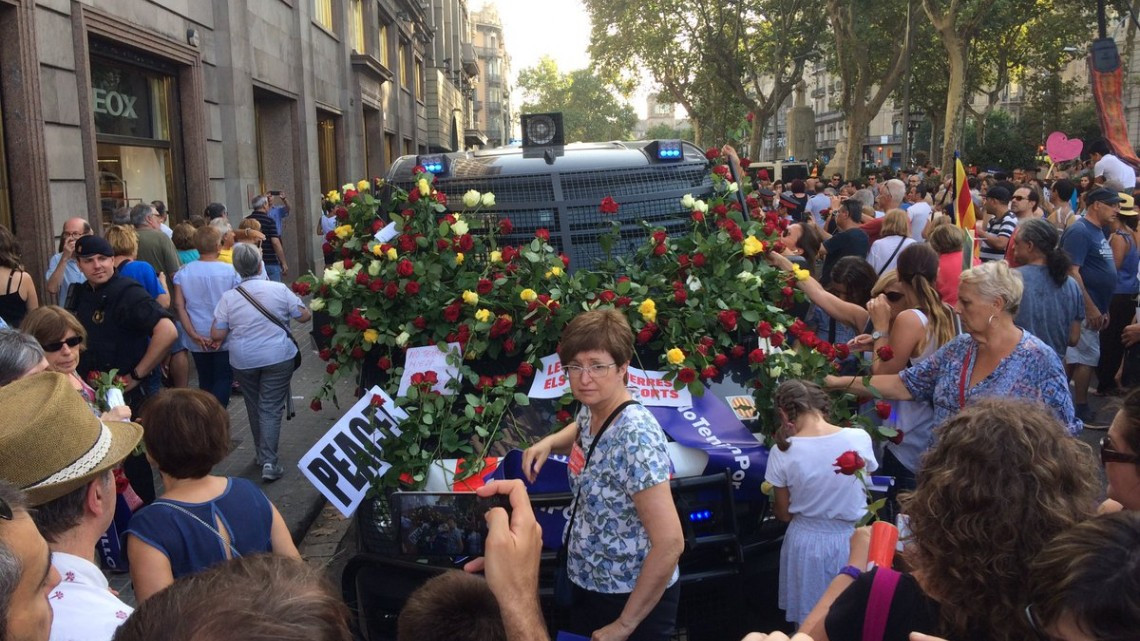 Barcelona levanta la voz contra el terrorismo
