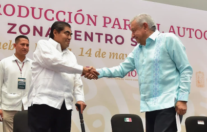 Lamenta AMLO fallecimiento de  Miguel Barbosa; Viajará a Puebla para participar en su homenaje
