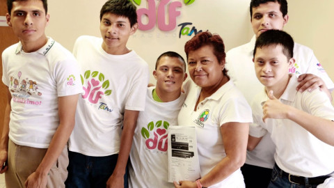 Deportistas con discapacidad reciben ayuda del DIF 