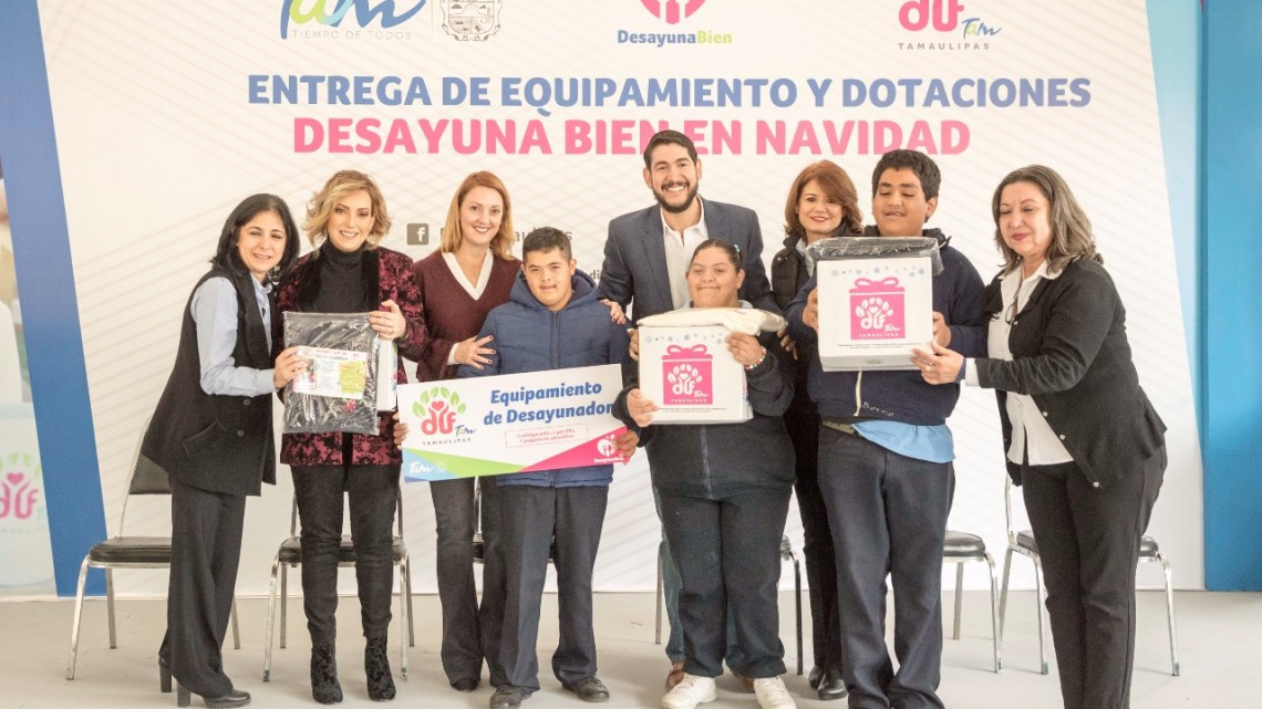 Entrega DIF dotaciones "Desayuna bien en navidad"