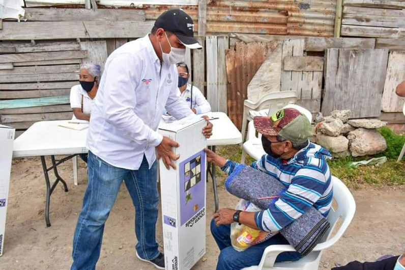 DIF Reynosa apoya a los abuelitos para el registro de la vacuna contra el COVID-19