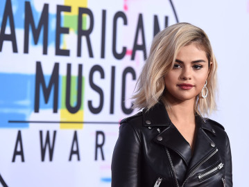Selena Gomez con radical cambio de look