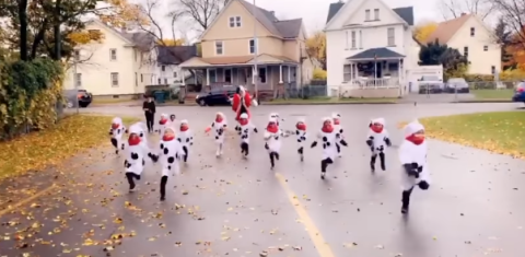¡Lo más adorable que verás en Halloween! Maestra se disfraza junto con sus alumnos