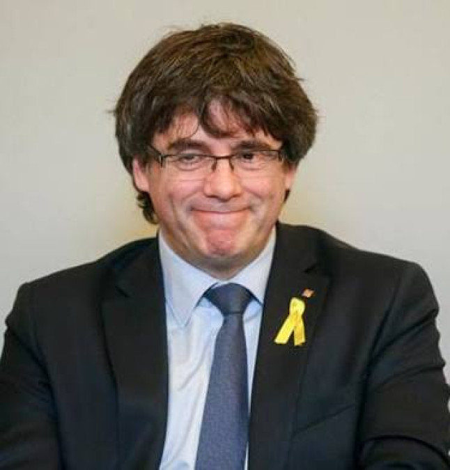Fiscalía alemana pide extraditar a España a Puigdemont