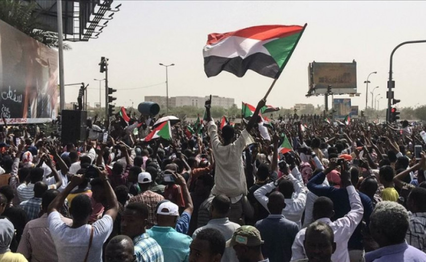 Tras 30 años de poder, Omar al Bashir es derrocado