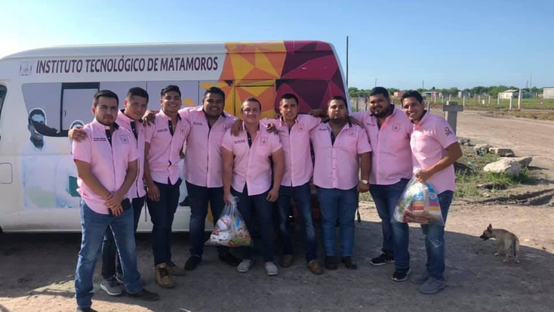 Entregan despensas alumnos del TEC Matamoros