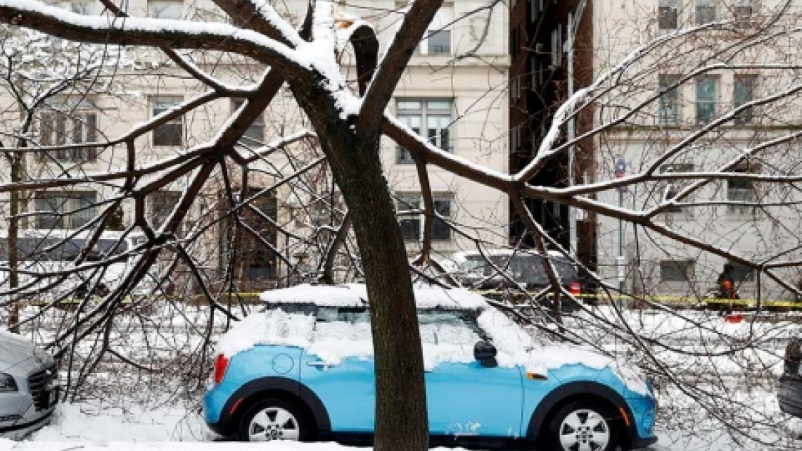 Tormenta invernal deja afectaciones en noreste de EU