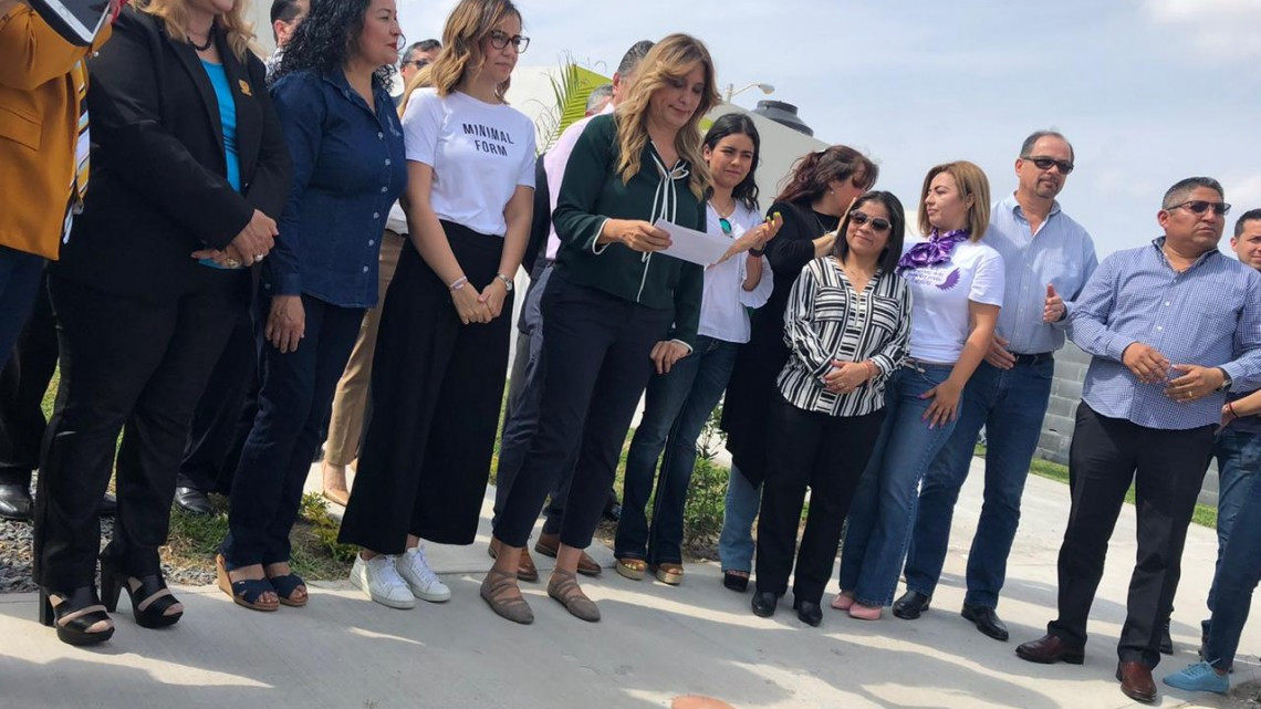 Entregan casa a ganadora de sorteo por pago de Predial