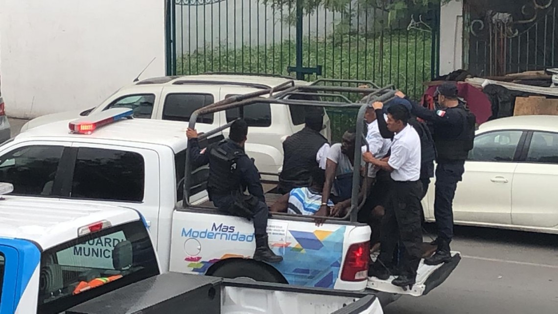 Migrantes Africanos protagonizan riña