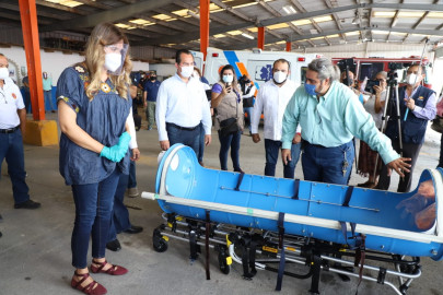 Recibe Alcaldesa donación de cápsulas de traslado para pacientes COVID-19