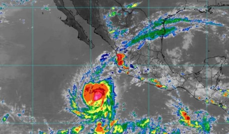 Huracán ‘Kristy’ se intensifica a categoría 4 mientras se aleja de México