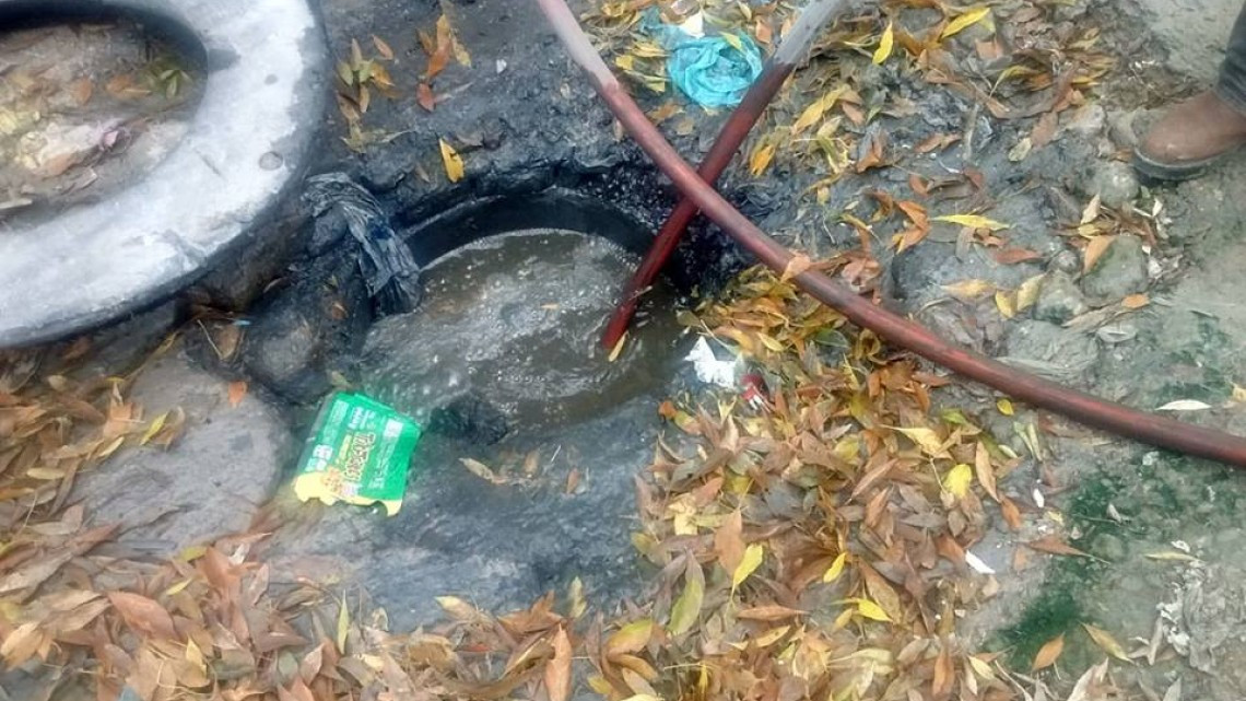 Comapa trabaja con equipo vactor