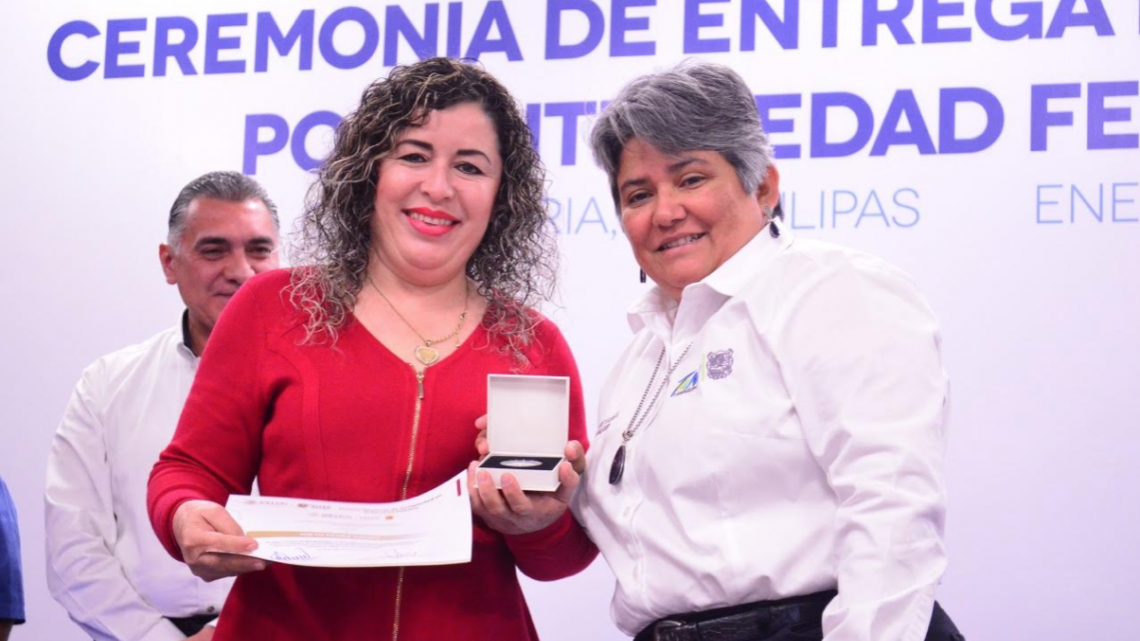 Reconoce Gobierno del Estado a trabajadores de salud con años de antigüedad