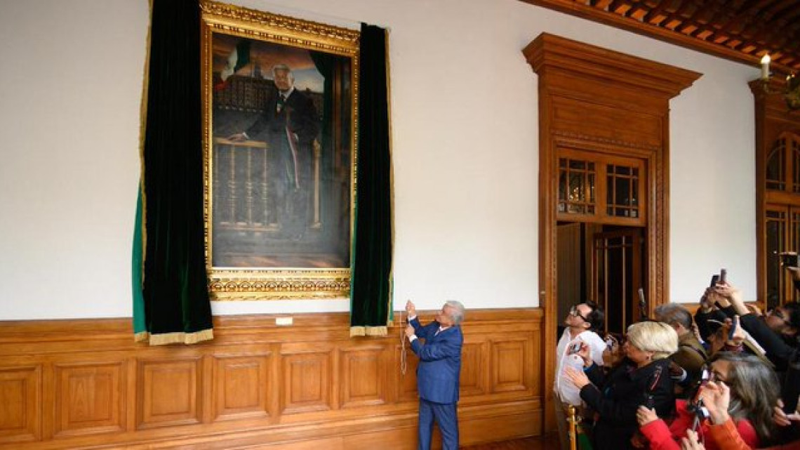 Devela AMLO su retrato oficial como presidente; estará en Palacio Nacional