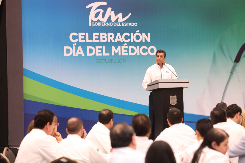 Celebra Gobernador a médicos de la zona sur del estado