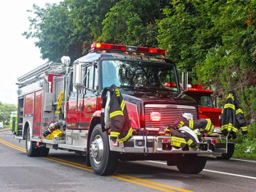 2 muertos deja accidente de camión de bomberos