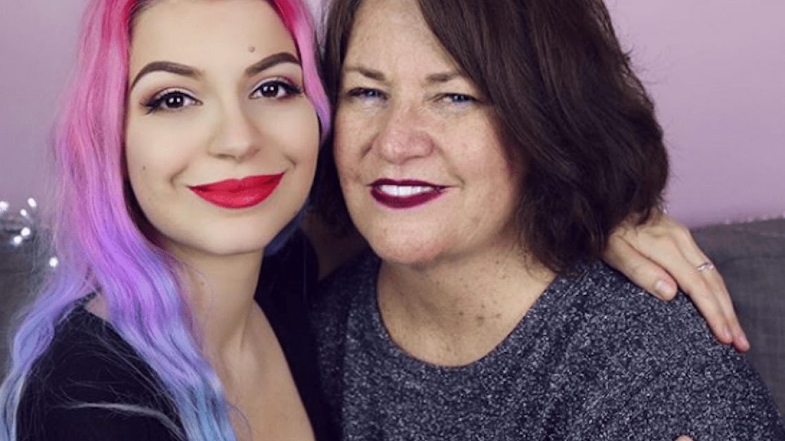 Julia Zelg se ha comprometido; su novia le lleva 37 años