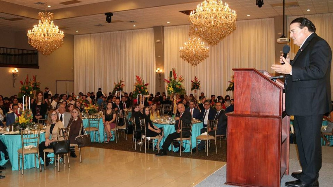 Recibe alcaldesa llave de Mission como símbolo de hermandad