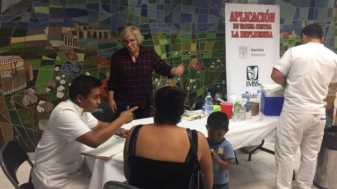 Vacunan contra la influenza a empleados municipales