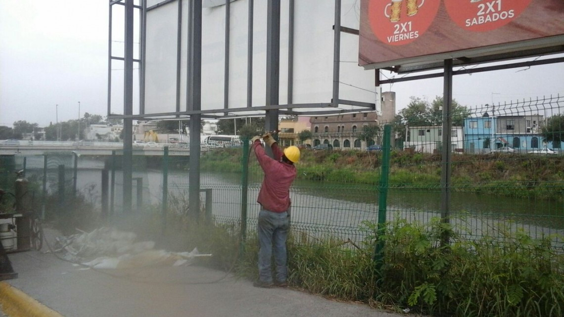 Retira SEDUMA espectaculares ilegales