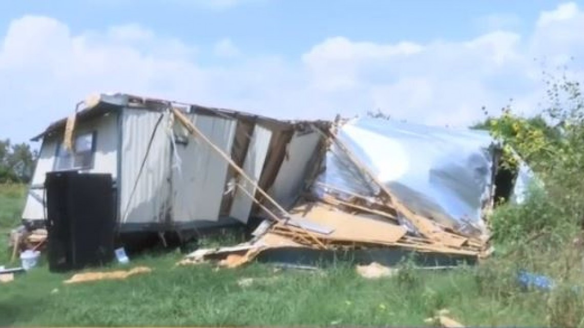Familia pide ayuda tras perder su hogar