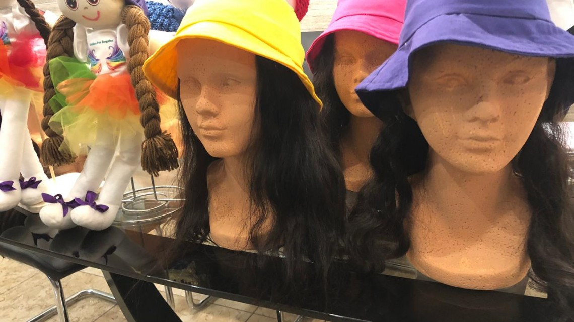 Invitan a donar gorros de lana para pacientes oncológicos