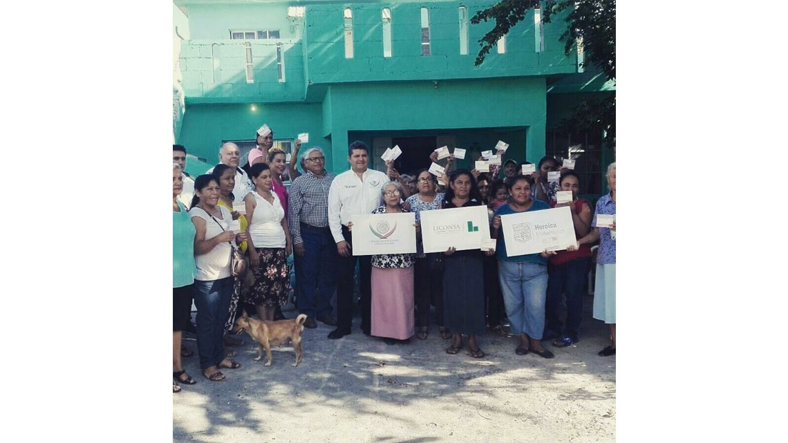 Entregan tarjetas Liconsa en Matamoros