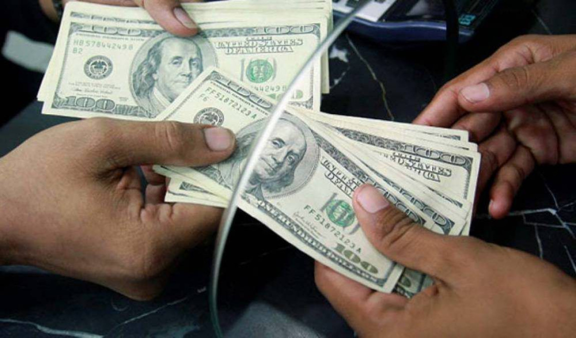 Dólar se vende en 19.39 pesos en el AICM