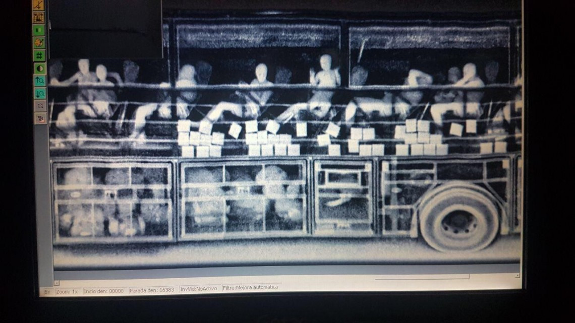 Decomisan casi 1 millón de dólares en autobús de pasajeros procedente de Reynosa