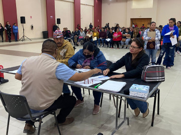 Entregan miles de tarjetas para Beca Rita Cetina