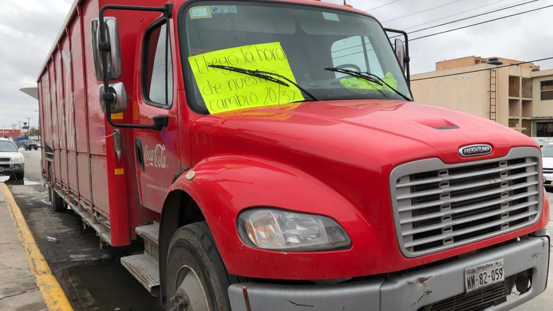 Continúa la huelga en la Coca-Cola; consumidores reportan desabasto de refresco