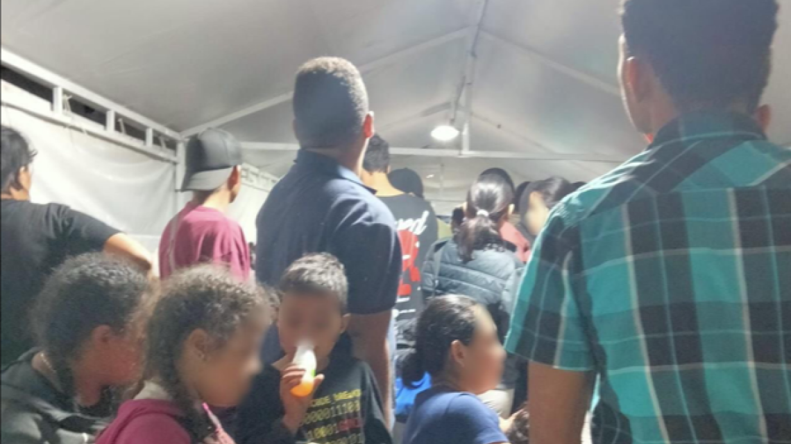 Rescatan a 144 migrantes en vagón de tren en Coahuila