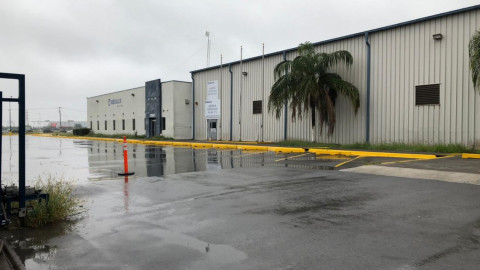 Policía antidisturbios prepara desalojo de obreros en Mecalux