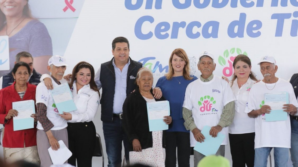Gobernador entrega apoyos a familias de la región ribereña