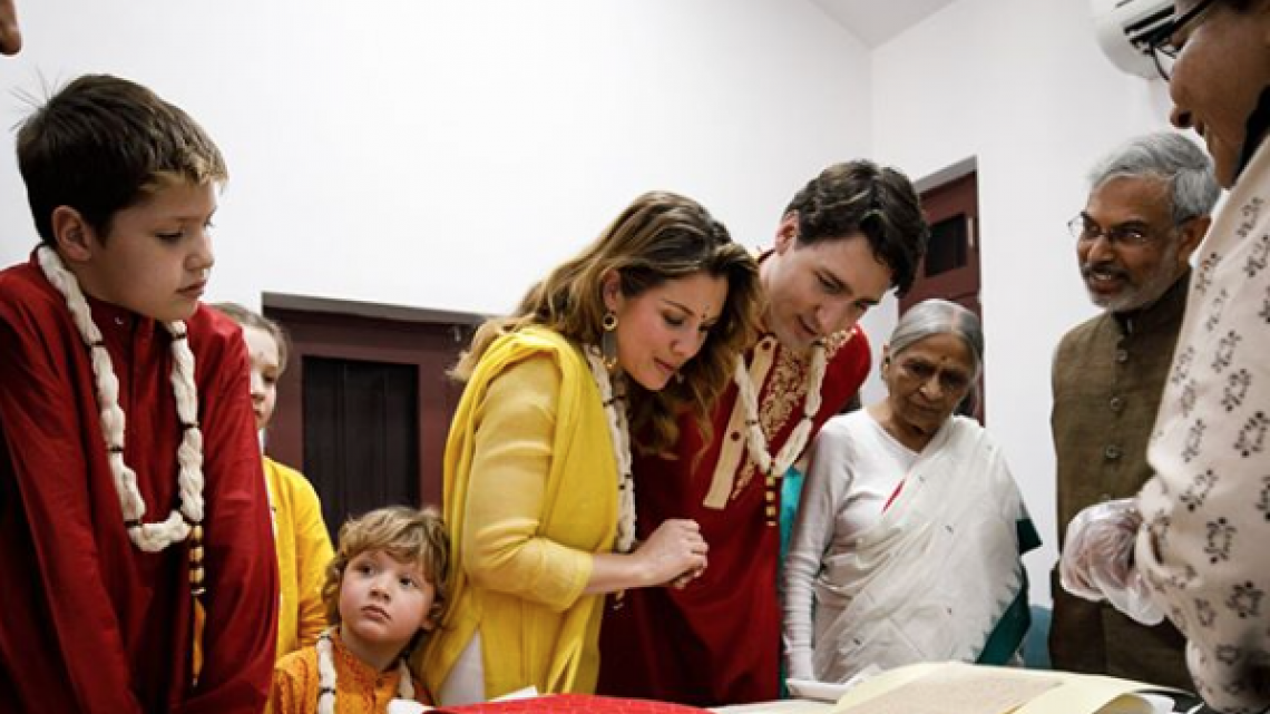 Se mofan  Justin Trudeau durante visita a la India