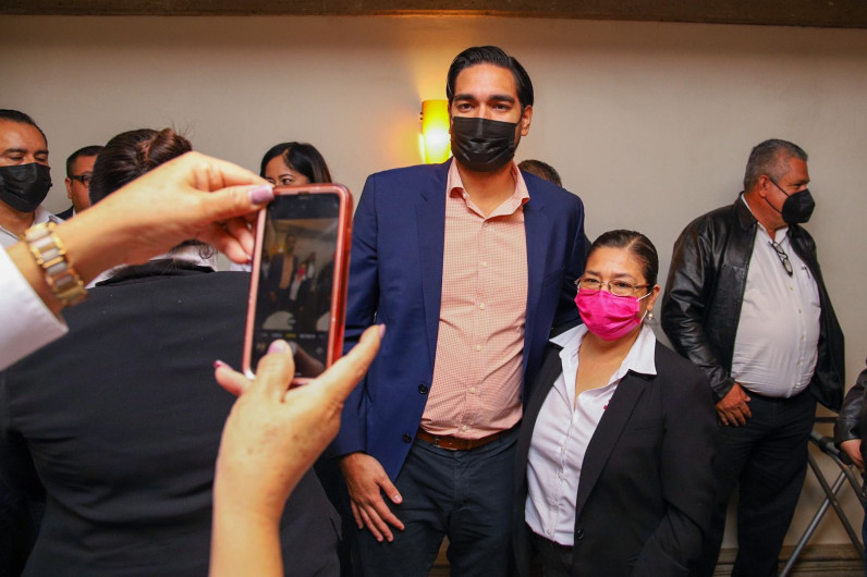 Gestionó Carlos Peña Ortiz vacunación para Maestros de la frontera 